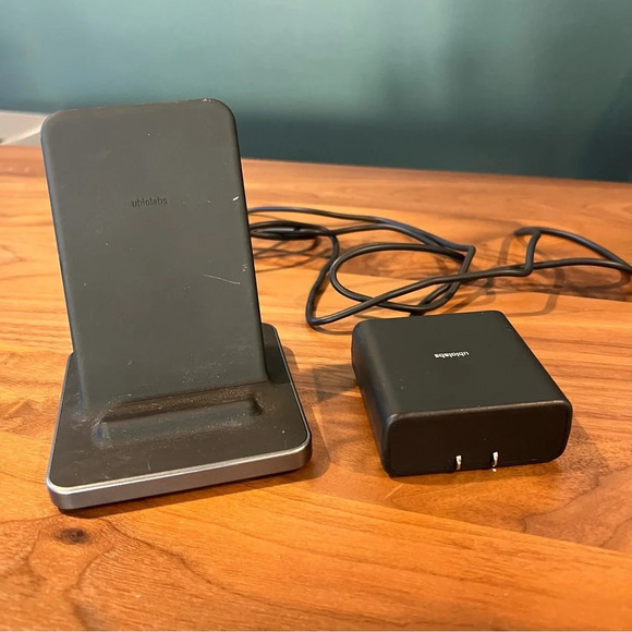 Ubiolabs Dark Grey Wireless Charging Dock and Hub AWC1040 - Picture 1 of 8